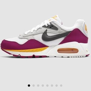 Nike Air Max correlate Sneakers in Burgundy and Gray